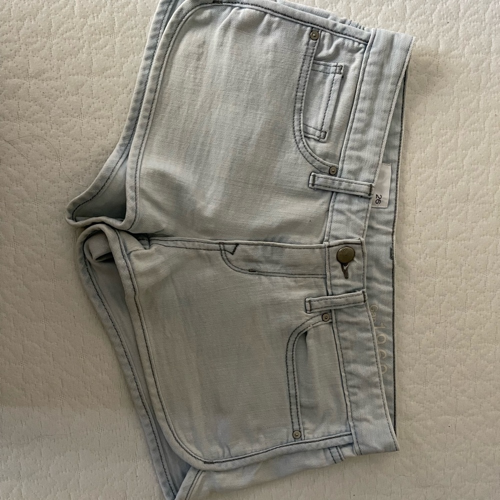 Gap shorts size 26